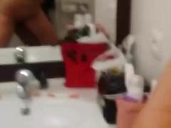 Je presente une copine a mon pote